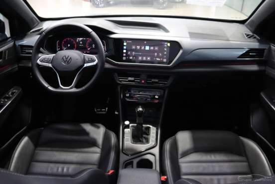 VOLKSWAGEN-TAOS-2025