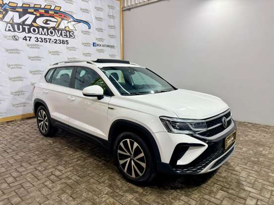 VOLKSWAGEN-TAOS-2021