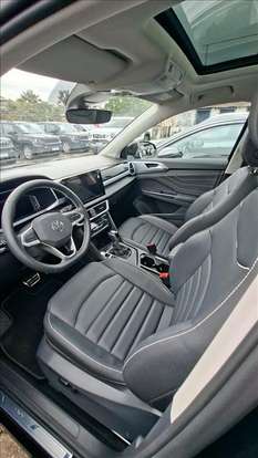 VOLKSWAGEN-TAOS-2025