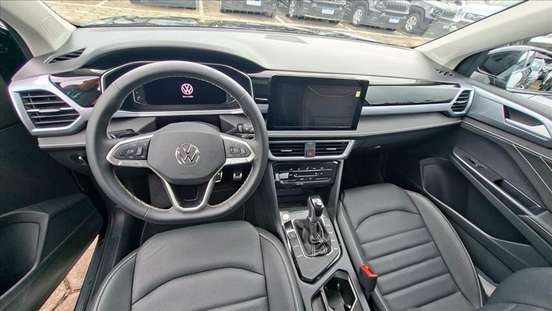 VOLKSWAGEN-TAOS-2025