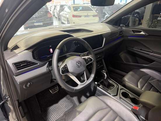VOLKSWAGEN-TAOS-2023
