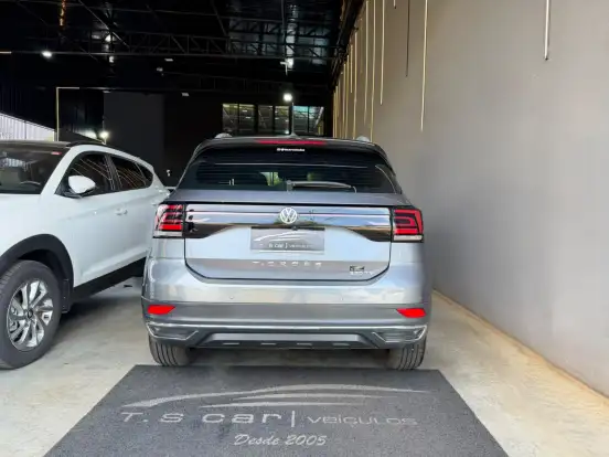 VOLKSWAGEN-T-CROSS-2021