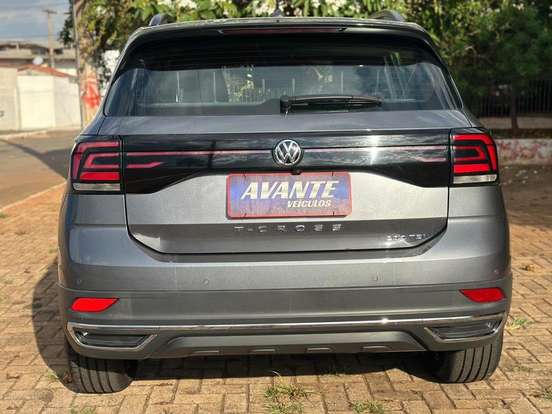 VOLKSWAGEN-T-CROSS-2021