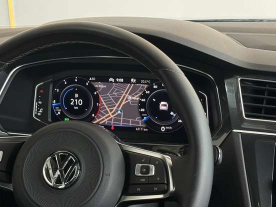 VOLKSWAGEN-TIGUAN-2021