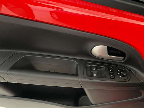 VOLKSWAGEN-UP-2015