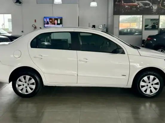 VOLKSWAGEN-VOYAGE-1.0 MI 8V FLEX 4P MANUAL VOLKSWAGEN-VOYAGE-2009