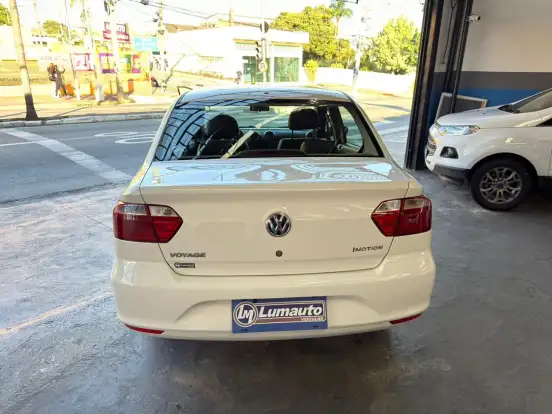 VOLKSWAGEN-VOYAGE-2014