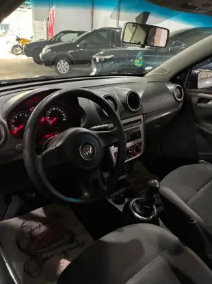 VOLKSWAGEN-VOYAGE-2014