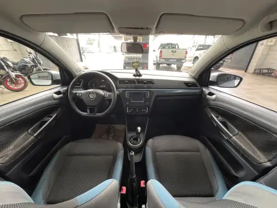 VOLKSWAGEN-VOYAGE-2017