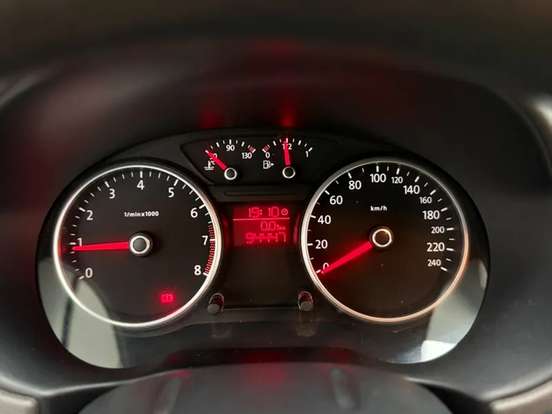VOLKSWAGEN-VOYAGE-2011