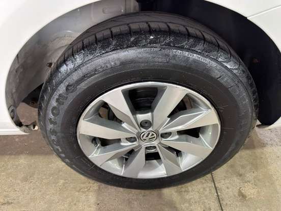 VOLKSWAGEN-VOYAGE-2017