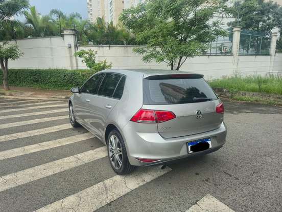 VOLKSWAGEN-GOLF-2017