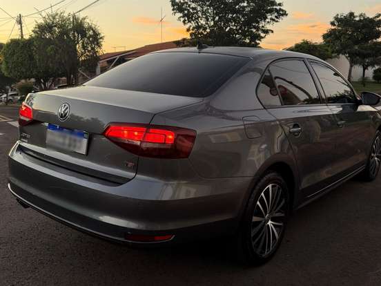 VOLKSWAGEN-JETTA-1.4 16V TSI COMFORTLINE GASOLINA 4P TIPTRONIC VOLKSWAGEN-JETTA-2017