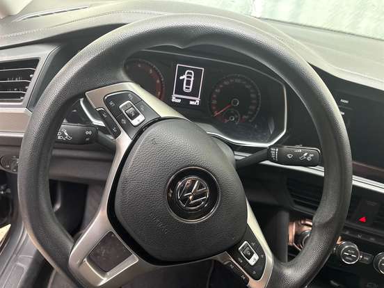 VOLKSWAGEN-JETTA-2018