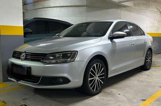 VOLKSWAGEN-JETTA-2013