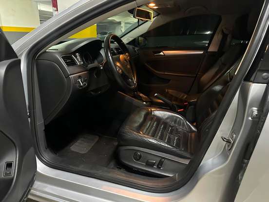 VOLKSWAGEN-JETTA-2013