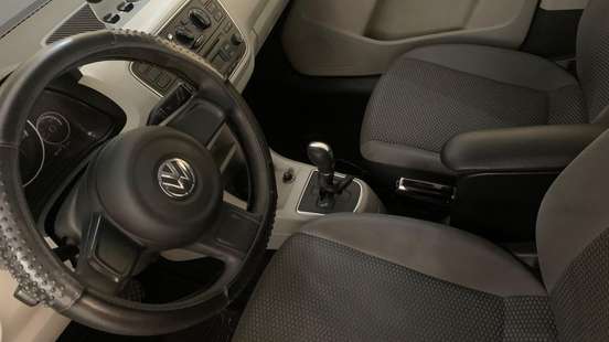 VOLKSWAGEN-UP-2015