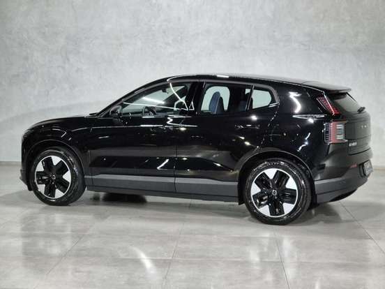 VOLVO-EX30-2024