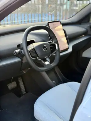 VOLVO-EX30-2026