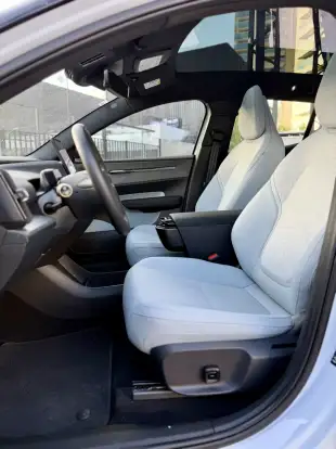 VOLVO-EX30-2026