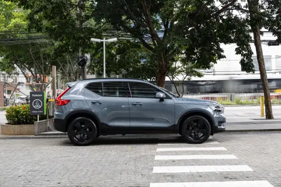 VOLVO-XC40-2019