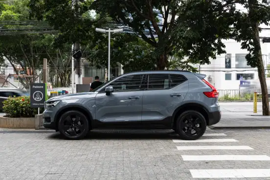 VOLVO-XC40-2019