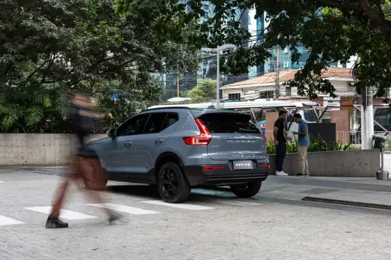 VOLVO-XC40-2019