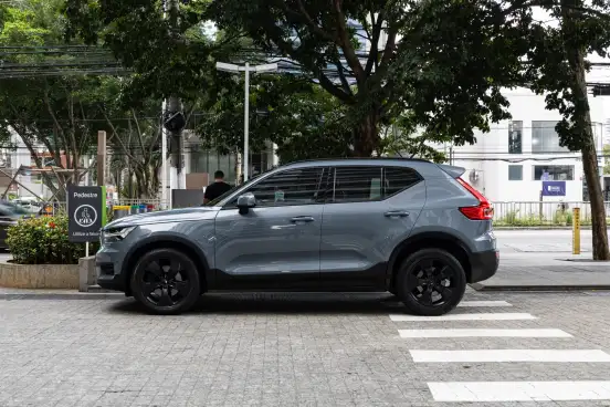 VOLVO-XC40-2019