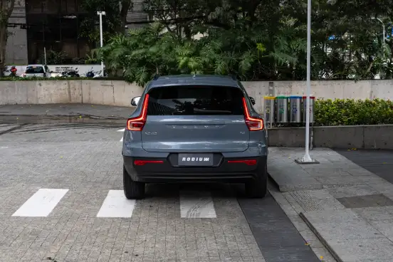 VOLVO-XC40-2019