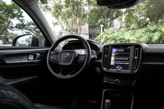 VOLVO-XC40-2019