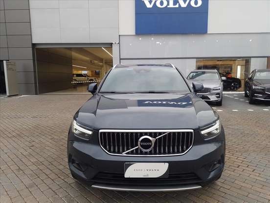 VOLVO-XC40-2020