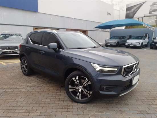 VOLVO-XC40-2020