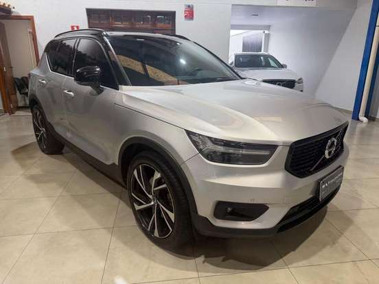 VOLVO-XC40-2019