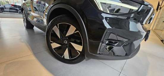VOLVO-XC40-2024