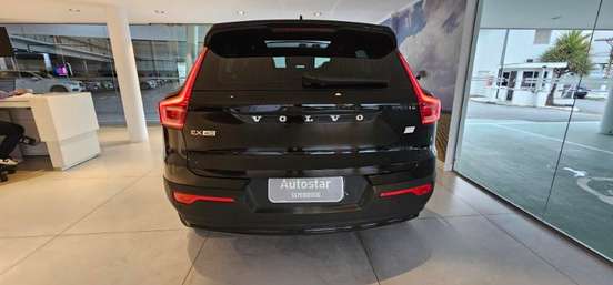 VOLVO-XC40-2024