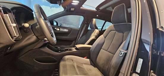 VOLVO-XC40-2024