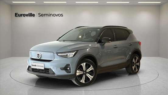 VOLVO-XC40-2022