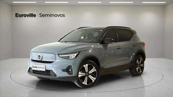 VOLVO-XC40-2022