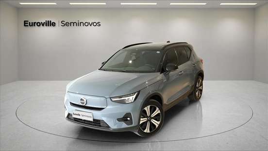 VOLVO-XC40-2022