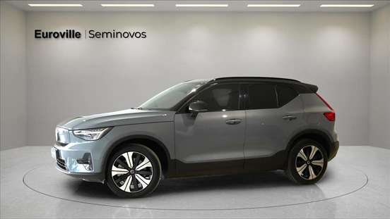 VOLVO-XC40-2022