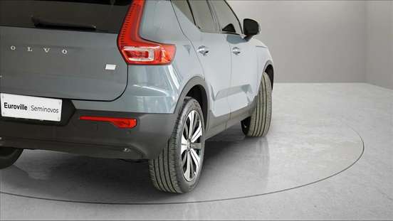 VOLVO-XC40-2022
