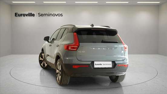 VOLVO-XC40-2022