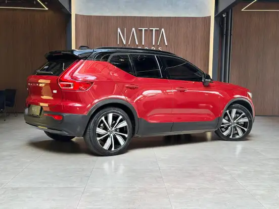 VOLVO-XC40-2021