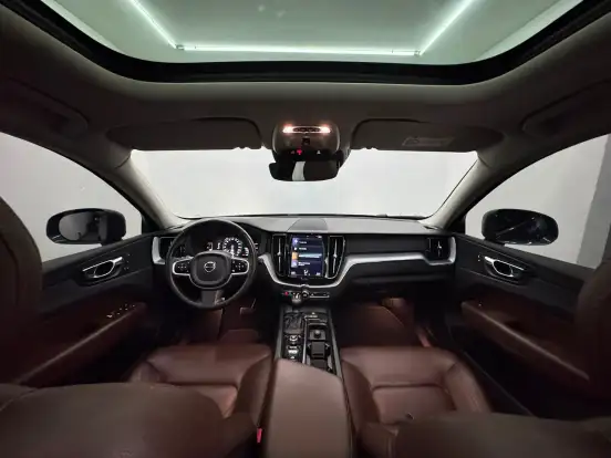 VOLVO-XC60-2.0 T5 GASOLINA MOMENTUM AWD GEARTRONIC VOLVO-XC60-2018