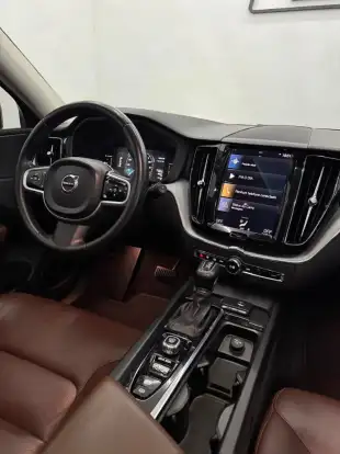 VOLVO-XC60-2018