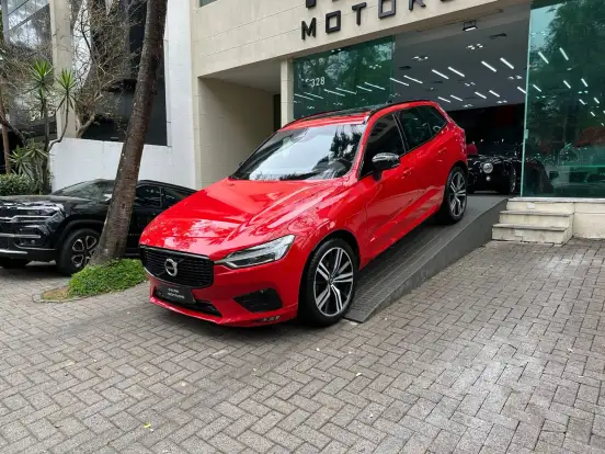 VOLVO-XC60-2017