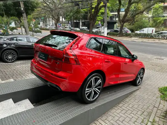 VOLVO-XC60-2017