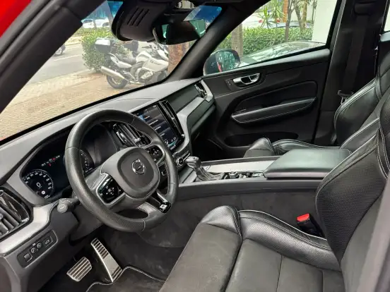 VOLVO-XC60-2017