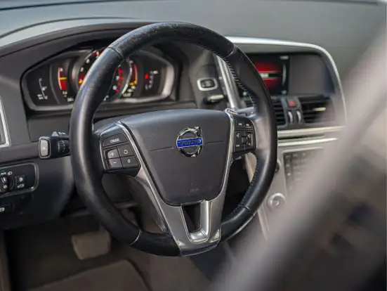 VOLVO-XC60-2016