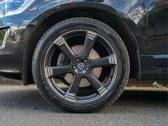 VOLVO-XC60-2016